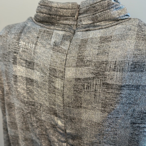 Calvin Klein 3/4” sleeve silver top size Medium - Picture 4 of 4